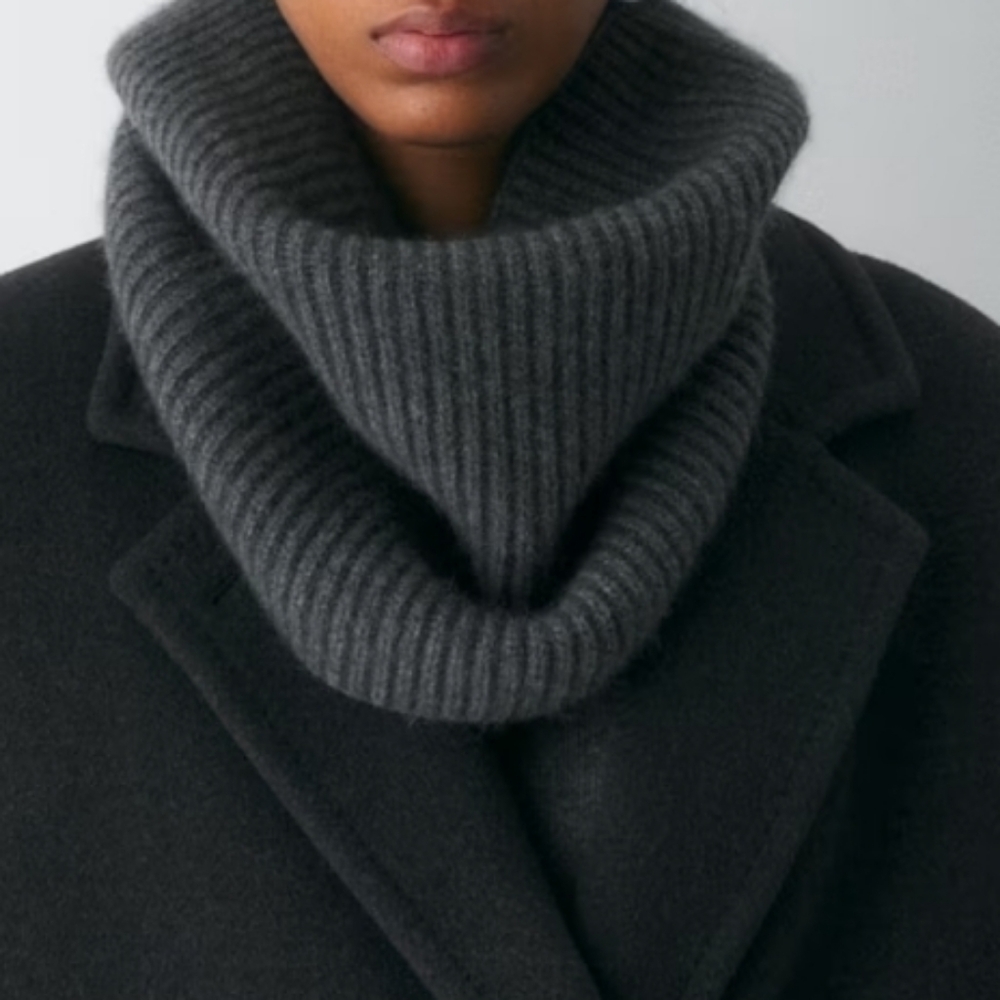 Bergdorf Goodman 100% Cashmere Charcoal Ribbed Neck Warmer Infinity Scarf